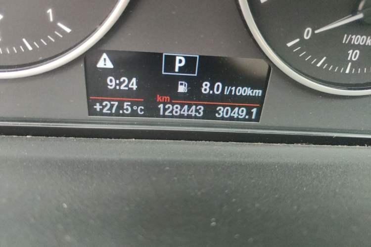 Used BMW X1 2016 sDrive18Li Premium Edition Odometer Close Up