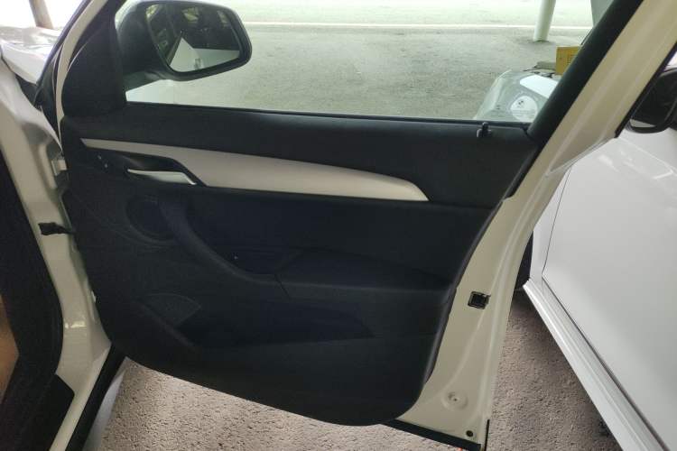 Used BMW X1 2016 sDrive18Li Fashion Model Right Front Door Interior