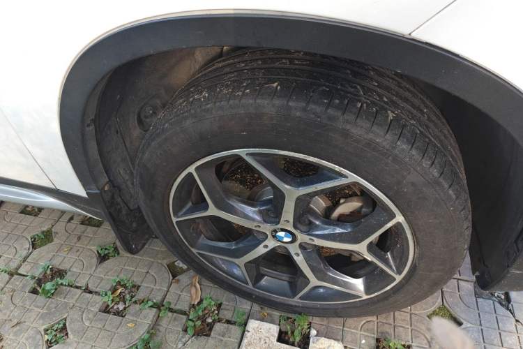 Used BMW X1 2016 xDrive20Li Luxury Model Right Front Wheel Hub