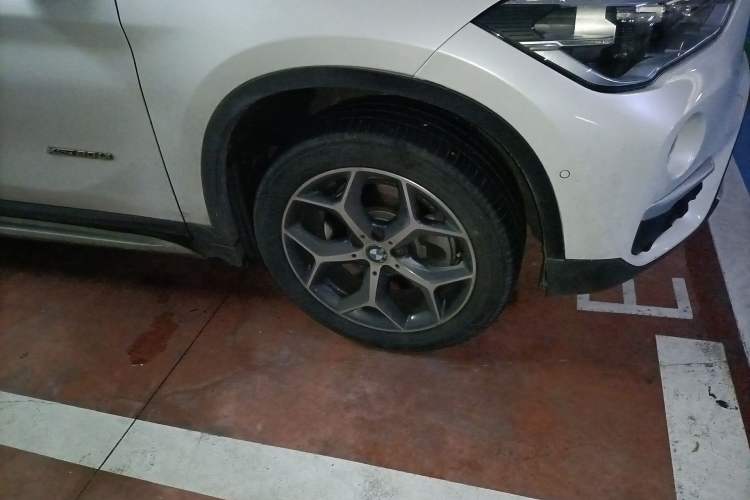 Used BMW X1 2016 xDrive20Li Luxury Model Right Front Wheel Hub