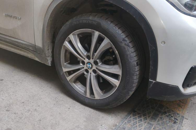 Used BMW X1 2016 sDrive20Li Luxury Model Right Front Wheel Hub