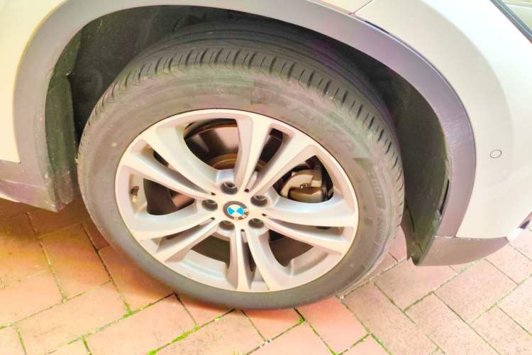Used BMW X1 2016 sDrive20Li Luxury Model Right Front Wheel Hub