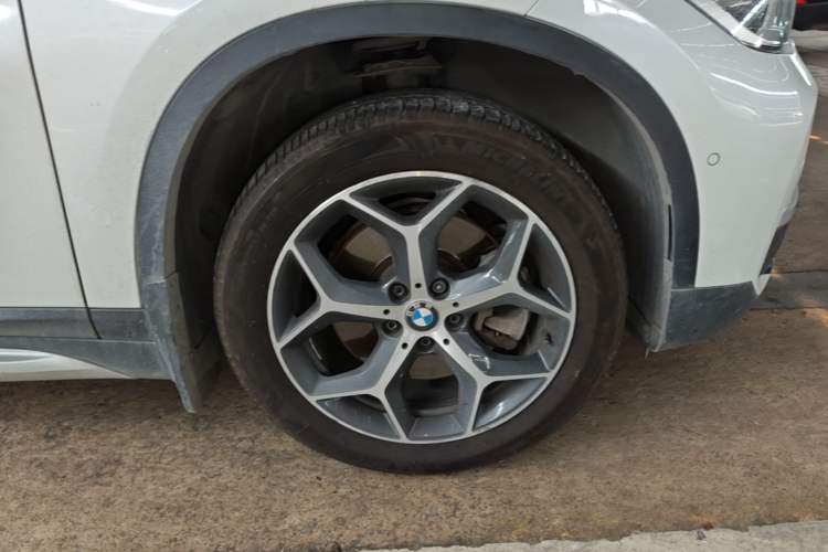 Used BMW X1 2016 xDrive20Li Luxury Model Right Front Wheel Hub