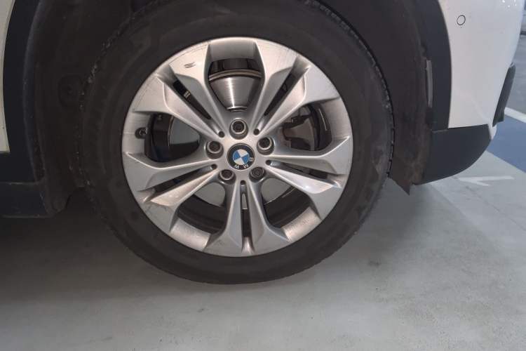 Used BMW X1 2016 sDrive18Li Premium Edition Right Front Wheel Hub