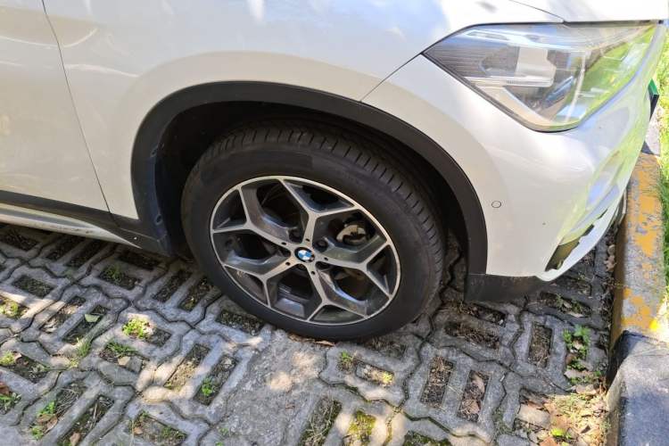 Used BMW X1 2016 sDrive18Li Luxury Model Right Front Wheel Hub