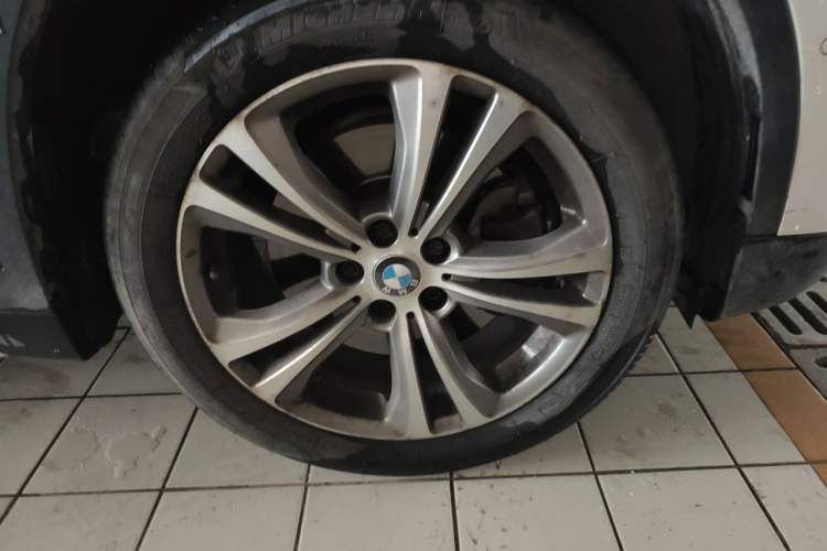 Used BMW X1 2016 sDrive20Li Luxury Model Right Front Wheel Hub