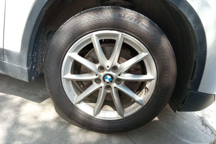Used BMW X1 2016 sDrive18Li Fashion Model Right Front Wheel Hub