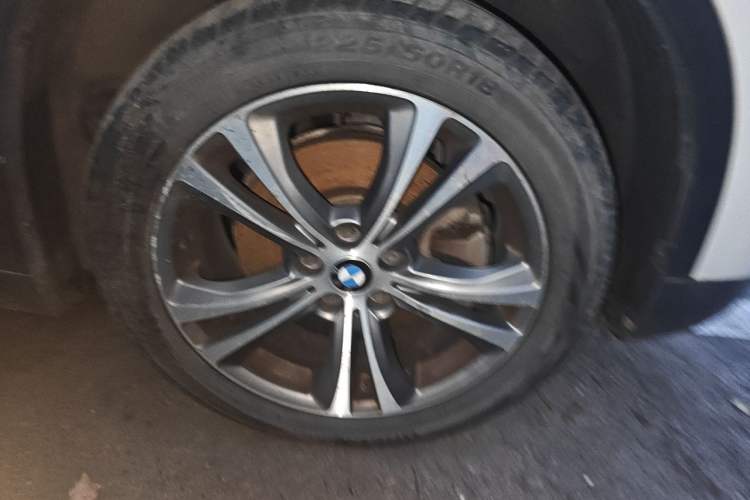 Used BMW X1 2016 xDrive25Li Luxury Model Right Front Wheel Hub