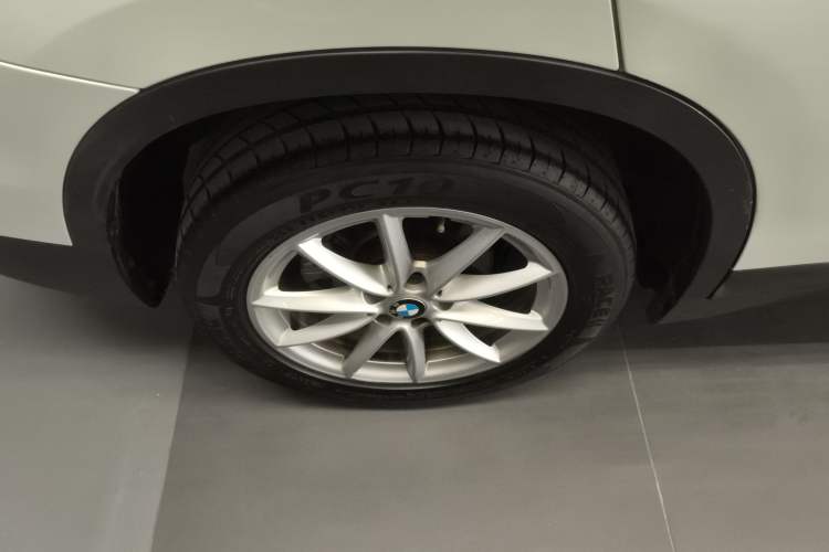 Used BMW X1 2016 sDrive18Li Fashion Model Right Rear Wheel Hub