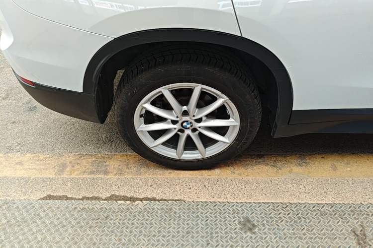 Used BMW X1 2016 sDrive18Li Fashion Model Right Rear Wheel Hub