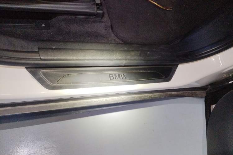 Used BMW X1 2016 sDrive18Li Premium Edition Right Side Sill