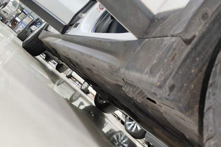 Used BMW X1 2016 sDrive18Li Premium Edition Right Side Sill