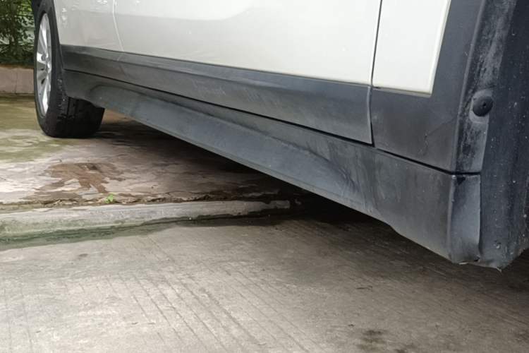 Used BMW X1 2016 sDrive18Li Premium Edition Right Side Sill