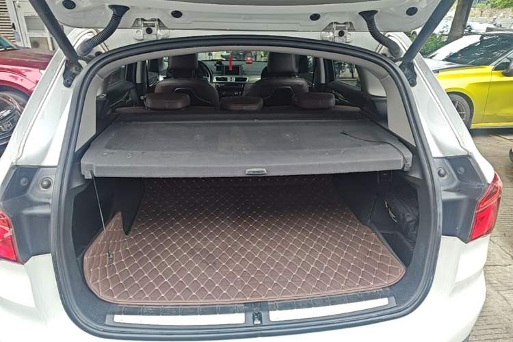 Used BMW X1 2016 sDrive20Li Luxury Model Trunk