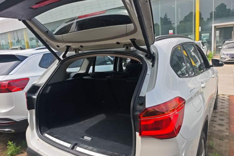 Used BMW X1 2016 xDrive20Li Luxury Model Trunk