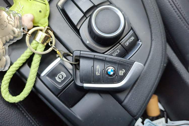 Used BMW X1 2016 sDrive18Li Premium Edition Vehicle Key