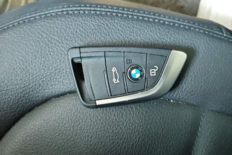 Used BMW X1 2016 sDrive18Li Premium Edition Vehicle Key