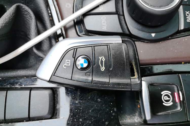 Used BMW X1 2016 sDrive18Li Premium Edition Vehicle Key