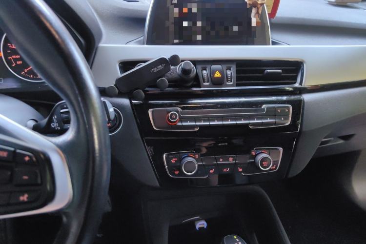 Used BMW X1 2016 sDrive18Li Premium Edition Audio And AC Panel
