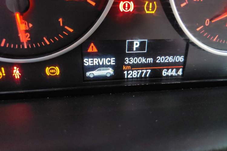 Used BMW X1 2016 sDrive18Li Premium Edition Odometer Close Up