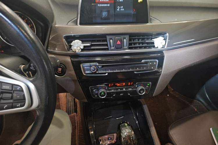Used BMW X1 2018 xDrive20Li Luxury Edition Audio And AC Panel