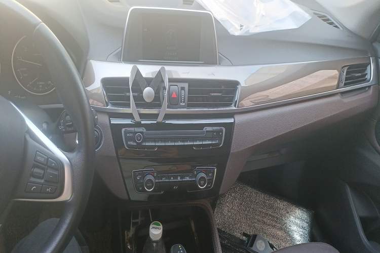 Used BMW X1 2018 sDrive18Li Luxury Model Audio And AC Panel