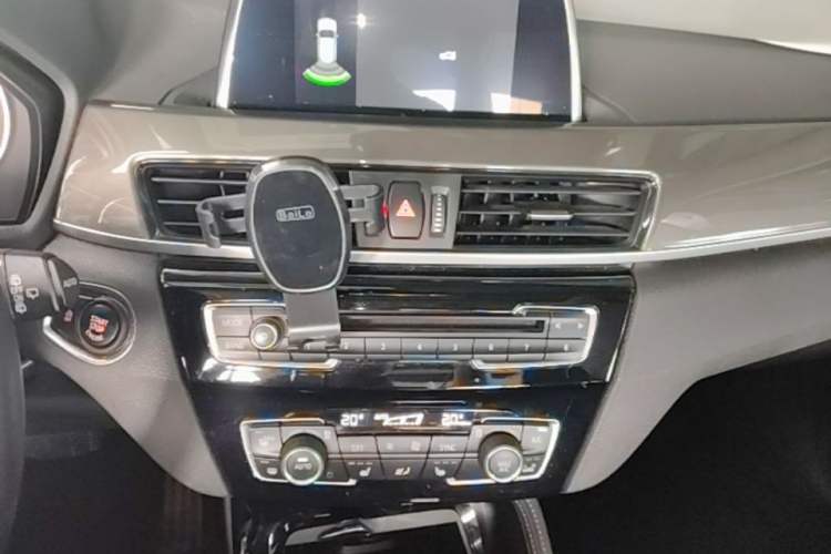Used BMW X1 2018 xDrive20Li Luxury Edition Audio And AC Panel