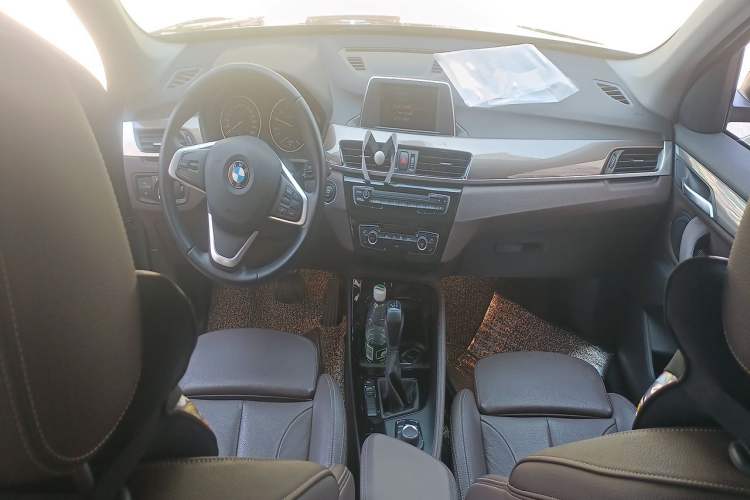 Used BMW X1 2018 sDrive18Li Luxury Model Center Console