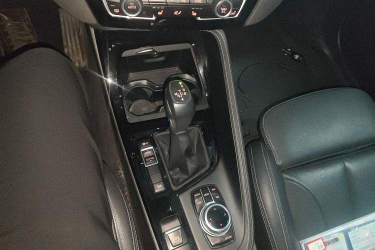 Used BMW X1 2018 xDrive20Li Luxury Edition Gear Lever