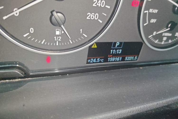 Used BMW X1 2018 sDrive20Li Leading Model Odometer Close Up