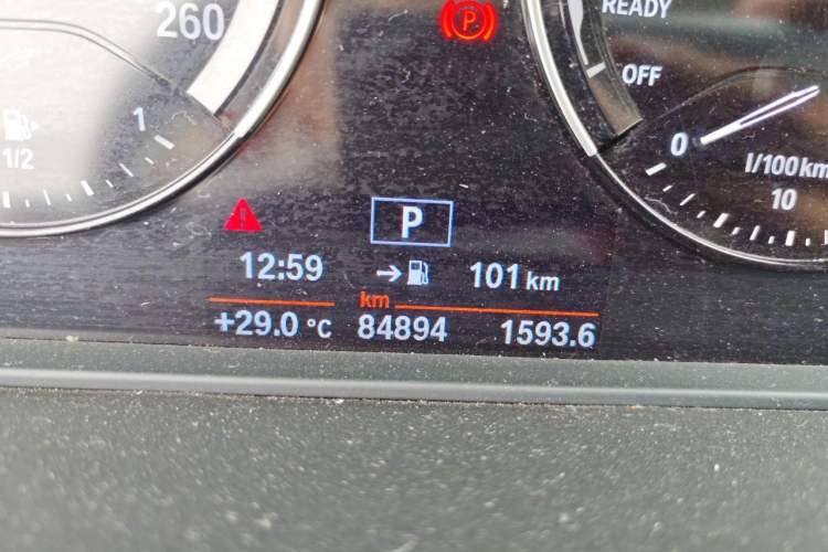 Used BMW X1 2018 sDrive20Li Leading Model Odometer Close Up