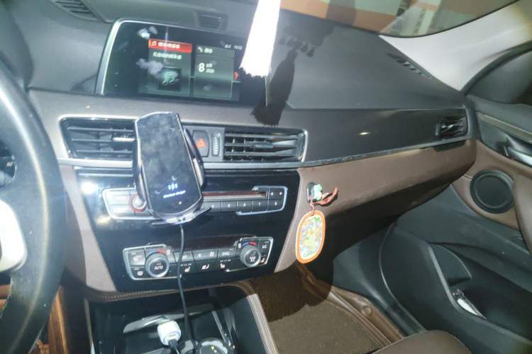 Used BMW X1 2018 xDrive20Li Luxury Edition Audio And AC Panel