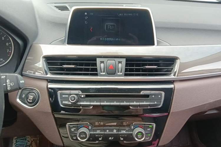 Used BMW X1 2018 xDrive20Li Luxury Edition Audio And AC Panel