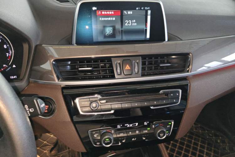 Used BMW X1 2018 xDrive20Li Luxury Edition Audio And AC Panel