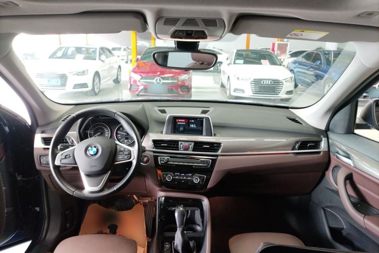 Used BMW X1 2018 sDrive18Li Luxury Model Center Console
