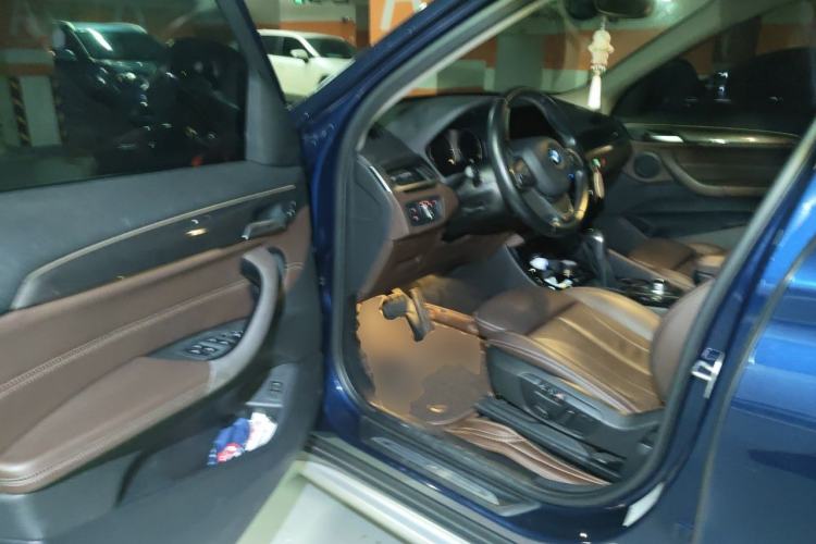 Used BMW X1 2018 xDrive20Li Luxury Edition Driver Seat