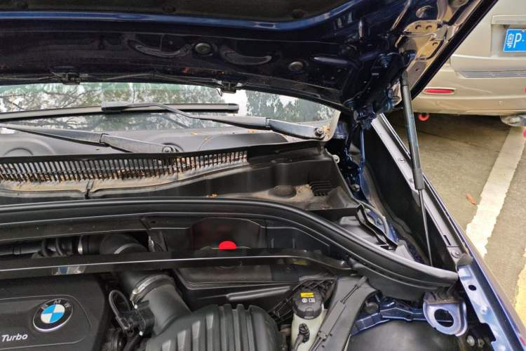 Used BMW X1 2018 sDrive18Li Fashion Model Engine Bay Left