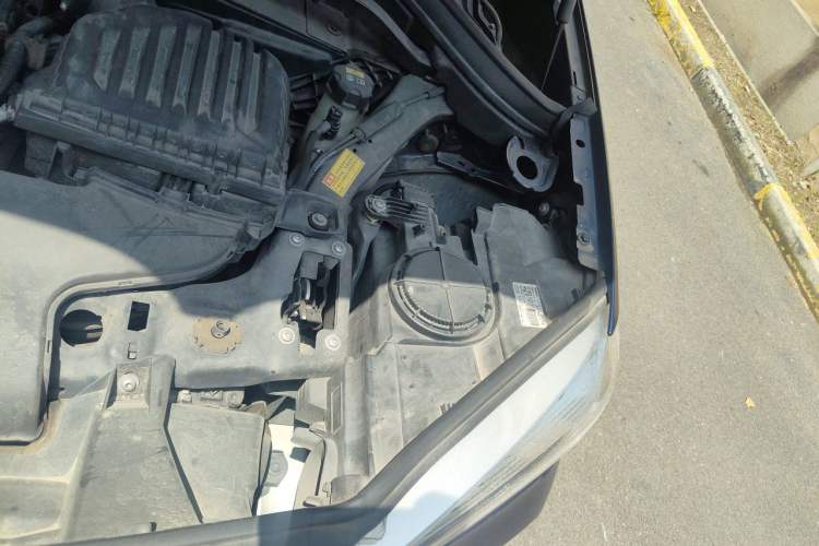 Used BMW X1 2018 sDrive18Li Fashion Model Engine Bay Left