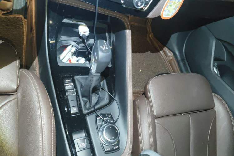 Used BMW X1 2018 xDrive20Li Luxury Edition Gear Lever