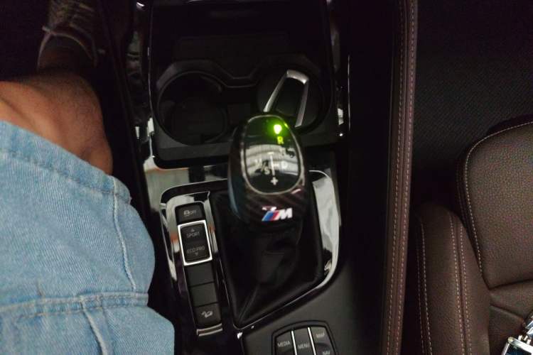 Used BMW X1 2018 xDrive20Li Luxury Edition Gear Lever