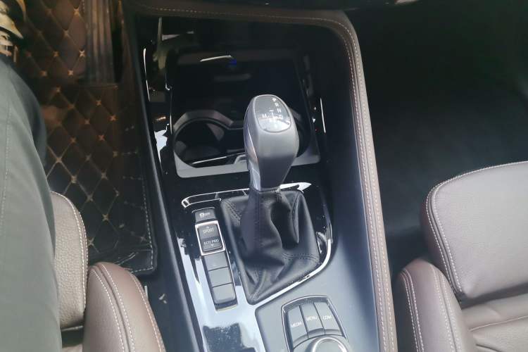 Used BMW X1 2018 sDrive18Li Luxury Model Gear Lever