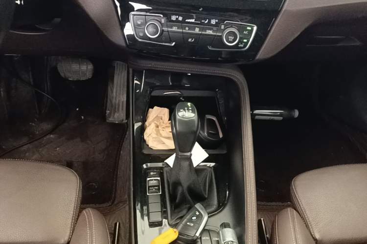 Used BMW X1 2018 sDrive18Li Luxury Model Gear Lever