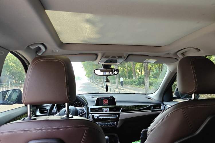 Used BMW X1 2018 xDrive20Li Luxury Edition Headliner