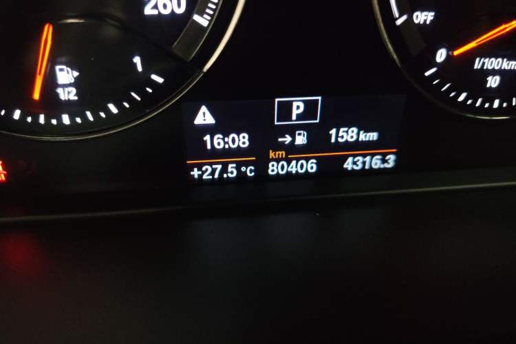 Used BMW X1 2018 sDrive20Li Leading Model Odometer Close Up