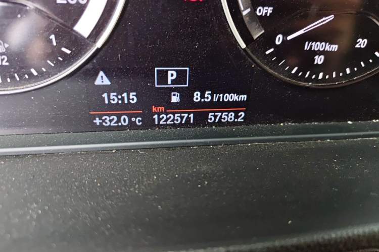 Used BMW X1 2018 sDrive20Li Leading Model Odometer Close Up