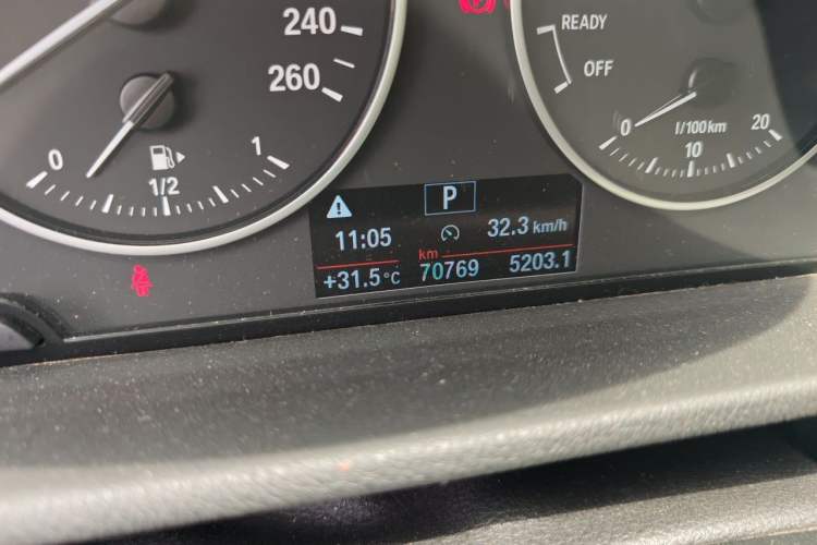 Used BMW X1 2018 sDrive20Li Leading Model Odometer Close Up