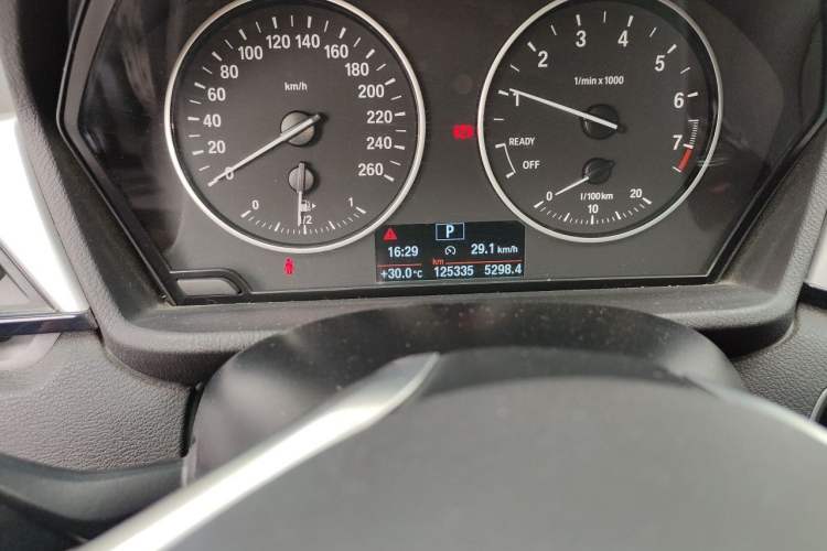 Used BMW X1 2018 sDrive18Li Fashion Model Odometer Close Up