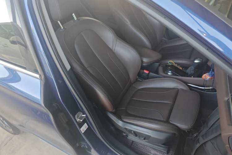 Used BMW X1 2018 xDrive20Li Luxury Edition Right Front Seat