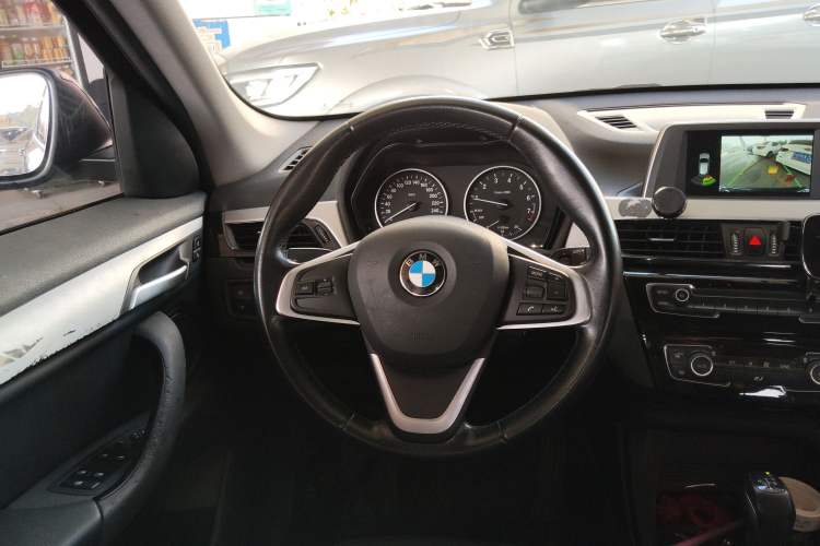 Used BMW X1 2018 sDrive18Li Fashion Model Steering Wheel