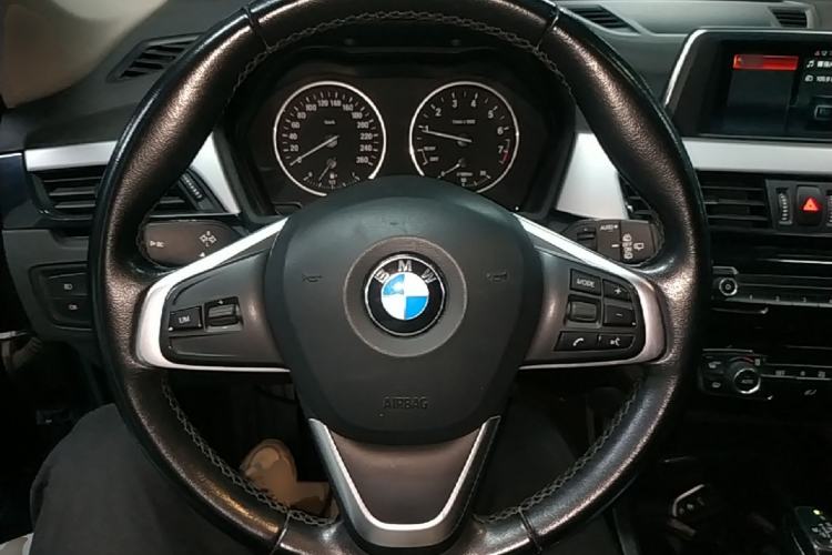 Used BMW X1 2018 sDrive18Li Fashion Model Steering Wheel